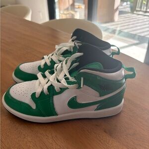 Nike Green and White Sneakers High-Top Classic